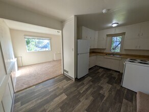 1731-1731 1/2 Snyder Ave in Bremerton, WA - Building Photo - Building Photo