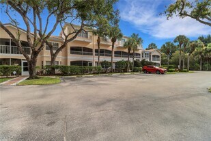 1096 Woodshire Ln in Naples, FL - Building Photo