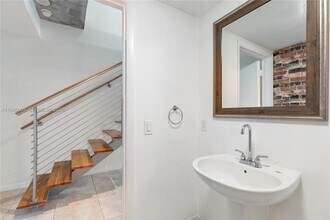 690 SW 1st Ct, Unit 1017 in Miami, FL - Building Photo - Building Photo