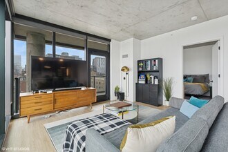 225 N Elizabeth St in Chicago, IL - Building Photo - Building Photo