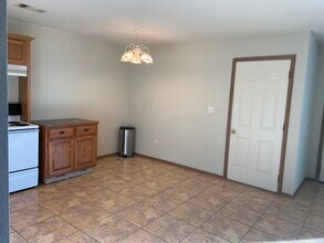 309 E Marietta Ct in Rogers, AR - Foto de edificio - Building Photo