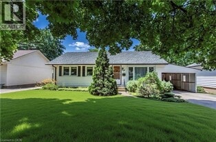 118 Jacobson Ave in St Catharines, ON - Building Photo