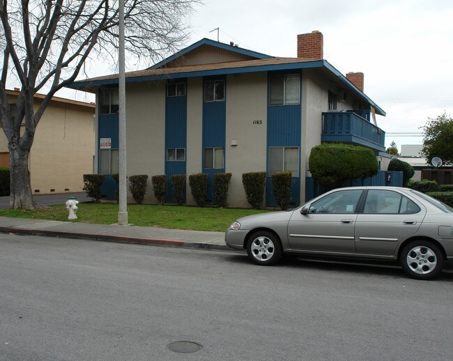 1163 Ayala Dr in Sunnyvale, CA - Foto de edificio - Building Photo
