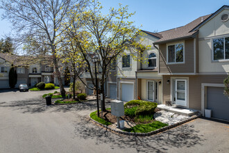 Springfield Park Place Condo Association in Springfield, NJ - Foto de edificio - Building Photo