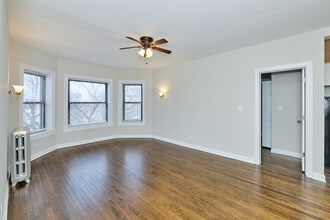 1351 W Touhy Ave in Chicago, IL - Building Photo - Building Photo