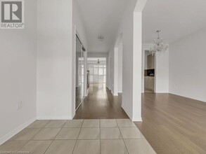 221 Kinsman Dr in Hamilton, ON - Building Photo - Building Photo