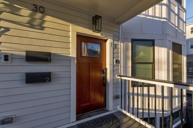 30 Baldwin St-Unit -1 in Malden, MA - Foto de edificio - Building Photo