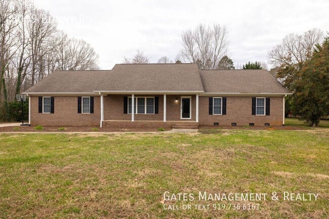 8009 Bunny Rd in Rougemont, NC - Foto de edificio - Building Photo