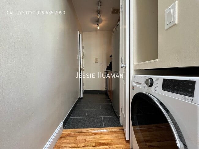 90 W 3rd St in New York, NY - Building Photo - Building Photo