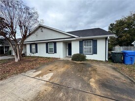 294 Windridge Dr in Brunswick, GA - Building Photo