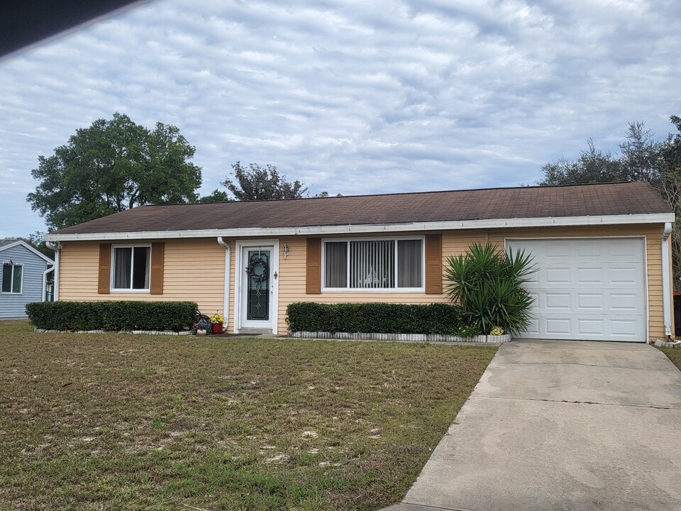 10871 SW 90th Ct in Ocala, FL - Foto de edificio