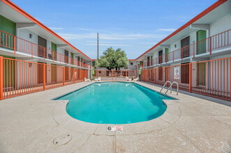 U Apartments @ Scottsdale in Phoenix, AZ - Building Photo - Building Photo