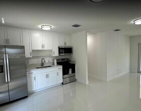 12550 NW 23rd Ave in Miami, FL - Foto de edificio - Building Photo