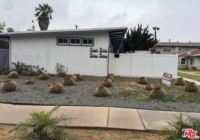 8807 Reading Ave in Los Angeles, CA - Building Photo - Building Photo