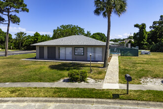 Pinewood Village Condominiums in Melbourne, FL - Building Photo - Building Photo