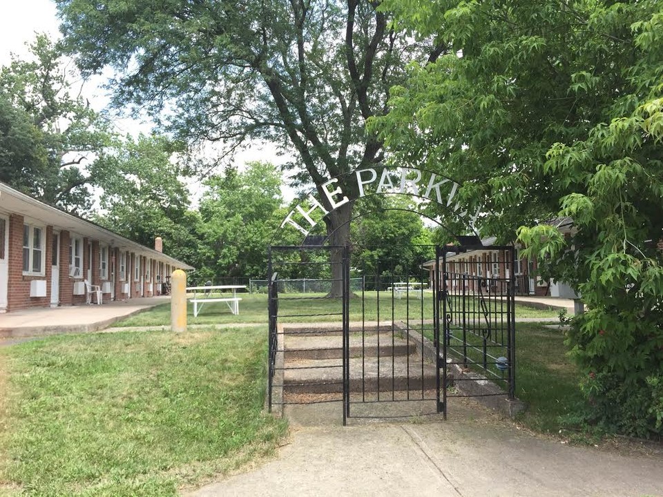 The Parkway in East Hartford, CT - Foto de edificio