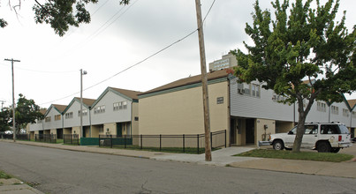 Wilson Apartments in Cleveland, OH - Building Photo - Building Photo