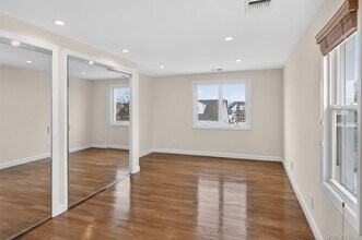 256 Royal Ave in Mineola, NY - Building Photo - Building Photo