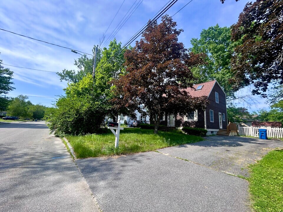97 Pennell Ave in Portland, ME - Foto de edificio