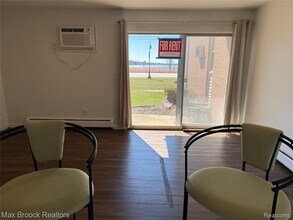 1673 Cass Lake Rd in Keego Harbor, MI - Building Photo - Building Photo