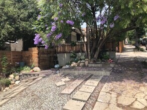 6143 Strickland Ave, Unit 2 in Los Angeles, CA - Foto de edificio - Building Photo