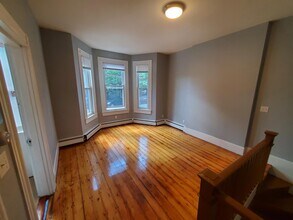 233 Broadway, Unit 3 in Cambridge, MA - Foto de edificio - Building Photo