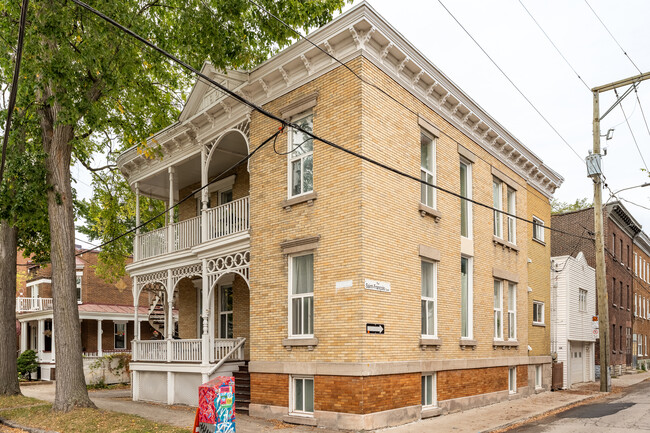 198 Saint-François Rue O in Québec, QC - Building Photo - Primary Photo