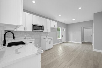 12009 Meadowgreen St in Houston, TX - Building Photo - Building Photo