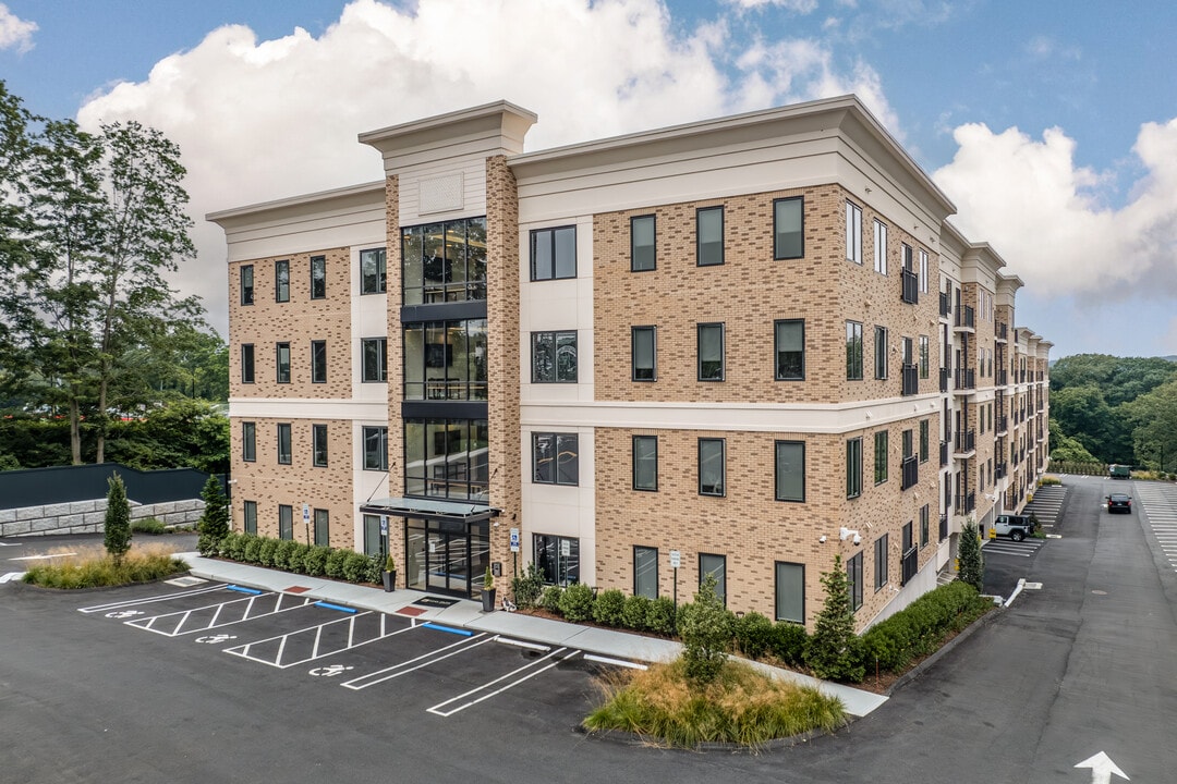 5545 Park Fairfield in Fairfield, CT - Foto de edificio