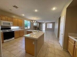926 Lloyd George Dr in Henderson, NV - Building Photo - Building Photo