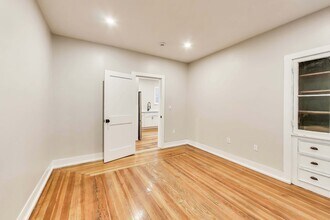 5 Carson St, Unit 3 in Boston, MA - Foto de edificio - Building Photo