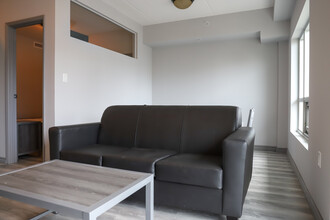 275 Larch St in Waterloo, ON - Building Photo - Building Photo