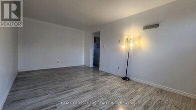 295 Dwight Ave in Oshawa, ON - Building Photo - Building Photo