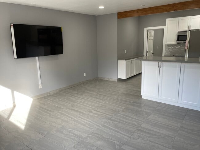 16220 Schoenborn St in North Hills, CA - Building Photo - Building Photo