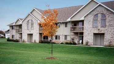 Cedar Park Apartments in Seymour, WI - Building Photo