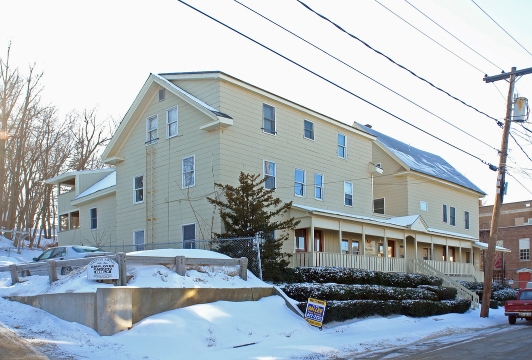 20 Mechanic St in Gardiner, ME - Building Photo