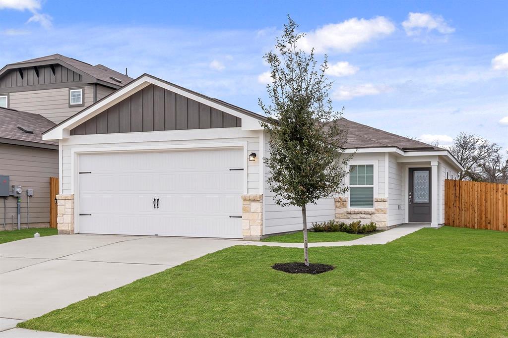18316 Stellers Sea St in Elgin, TX - Building Photo