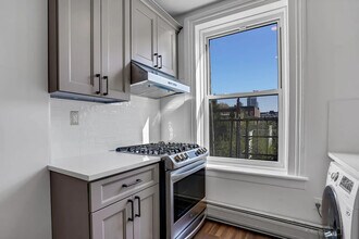 245 4th St, Unit 3 in Jersey City, NJ - Building Photo - Building Photo