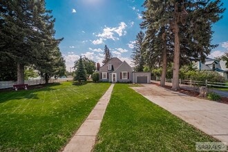2910 E Lincoln Rd, Unit The Cottage in Idaho Falls, ID - Foto de edificio - Building Photo