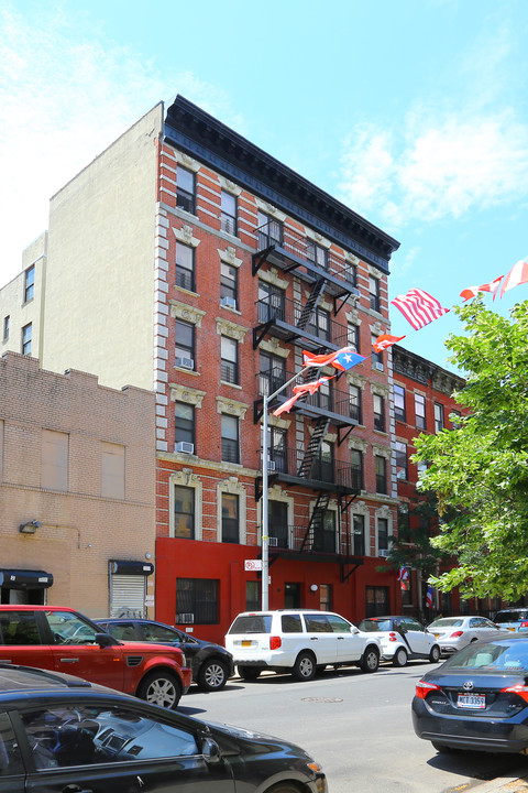 170-172 E 105th St in New York, NY - Building Photo