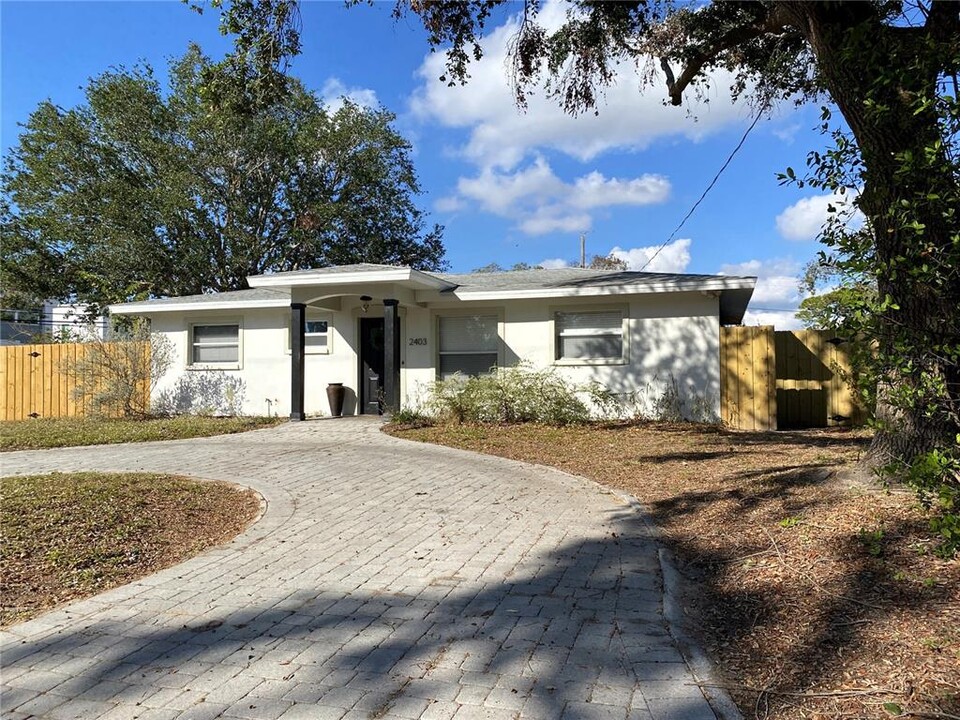 2403 Browning St in Sarasota, FL - Foto de edificio
