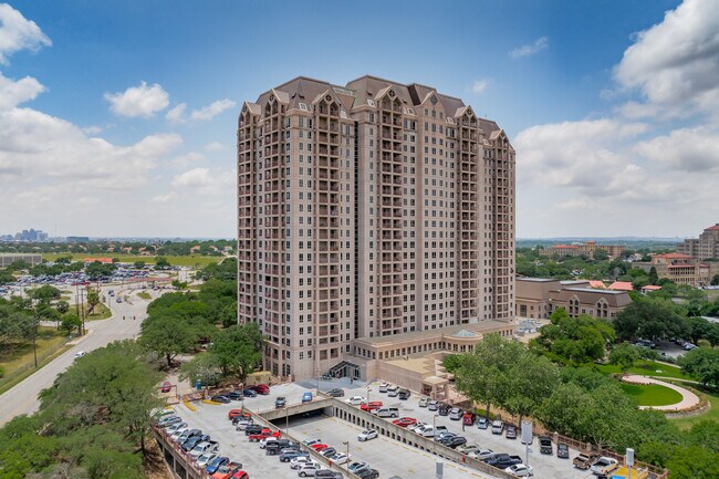 The Towers of Park Lane in San Antonio, TX - Building Photo - Building Photo