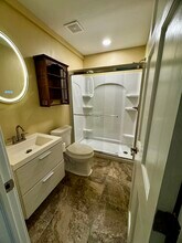 21560 Quaker Rd in Windsor, VA - Foto de edificio - Building Photo