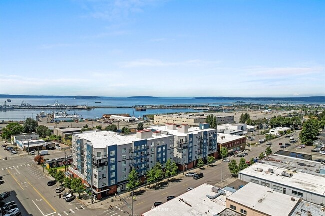 2824 Grand Ave, Unit A201 in Everett, WA - Foto de edificio - Building Photo