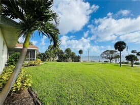 12845 S Indian River Dr in Jensen Beach, FL - Building Photo