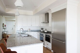 380 Bunker Hill St, Unit 303 in Boston, MA - Foto de edificio - Building Photo