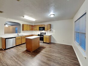 7335 Winding Canyon Ln in Houston, TX - Building Photo - Building Photo