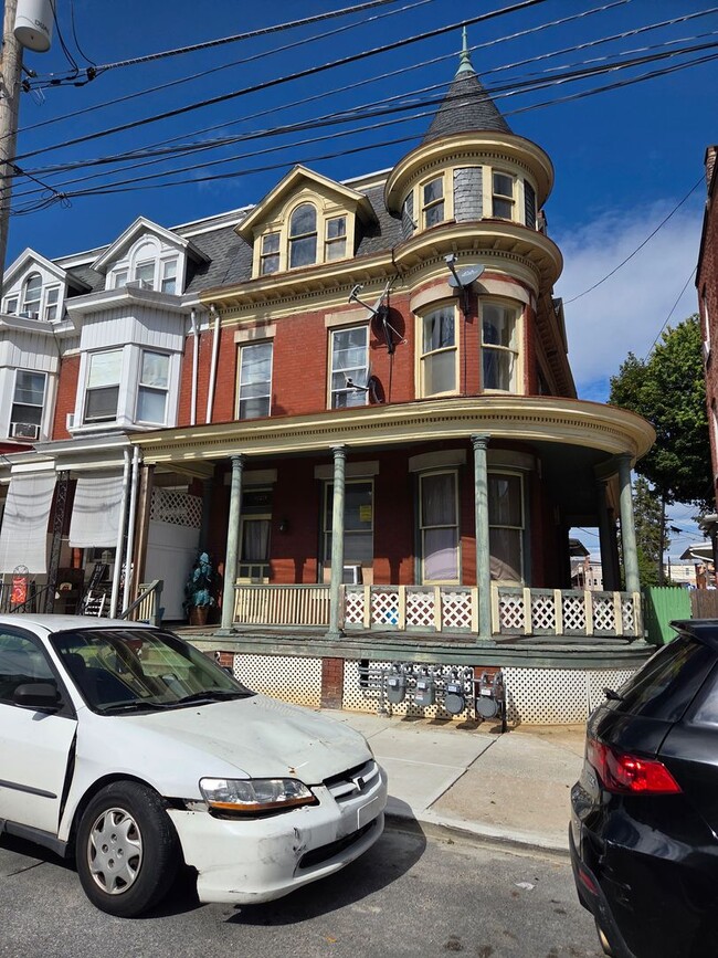 property at 623 W King St