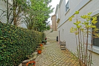 226 N Irena Ave in Redondo Beach, CA - Building Photo - Building Photo