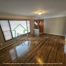 3033 Pine Grove Ave in Port Huron, MI - Building Photo - Building Photo